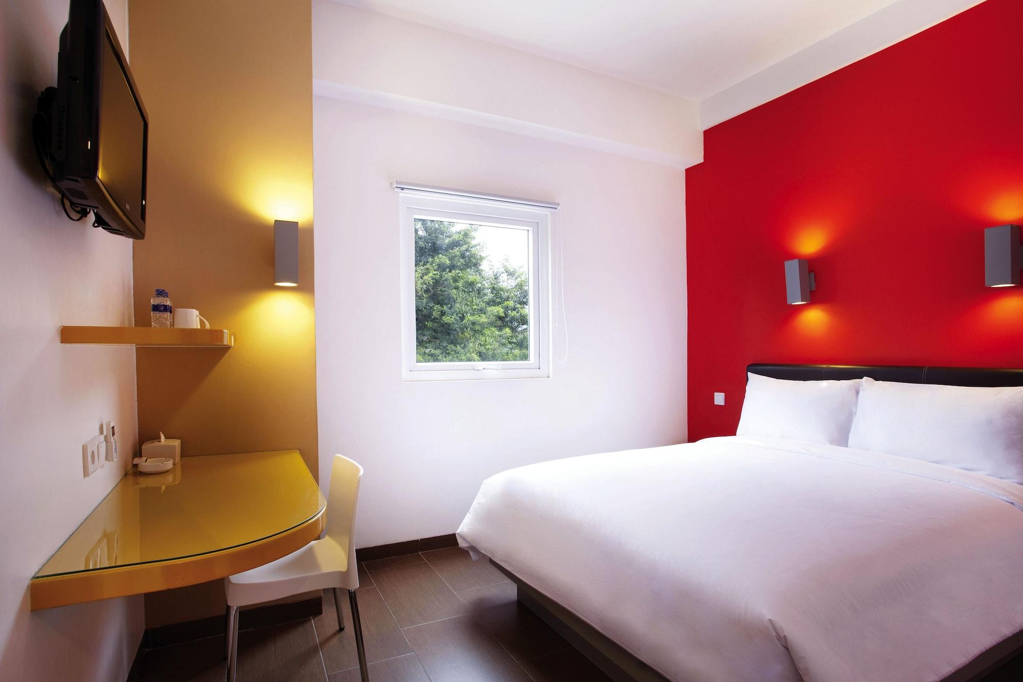 Amaris Hotel Cihampelas Bandung Værelse billede